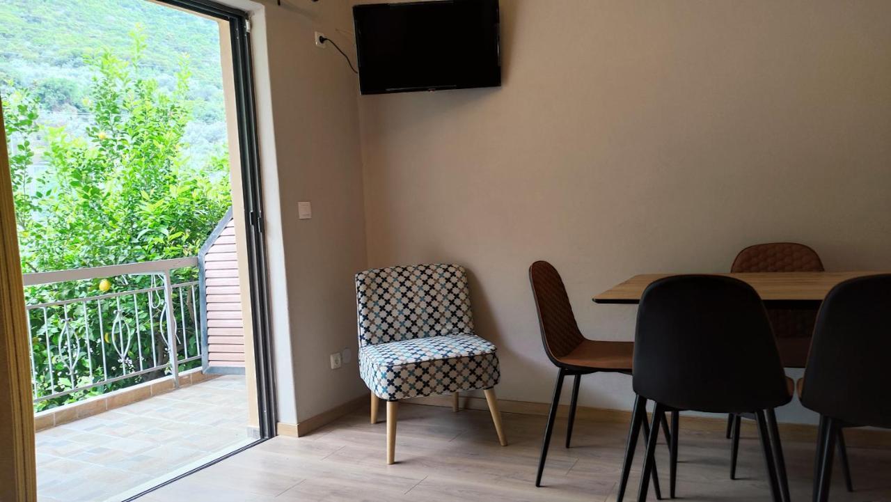 Vasileiou Apartments กาเมนาวูร์ลา ภายนอก รูปภาพ